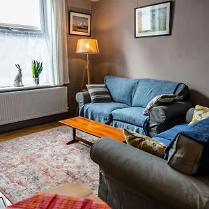 https://spacious-charming-cottage-near-lake-and-sea.yorkshirehotels.net