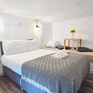 https://apt-in-city-centre-1.dublin-hotelsweb.com